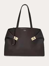 Hug shoulder bag
