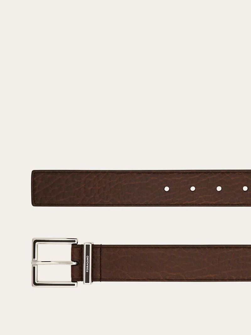 Fixed belt with a square buckle