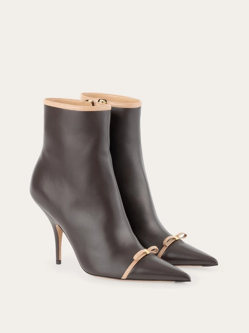 Pointed ankle boot with mini bow detail