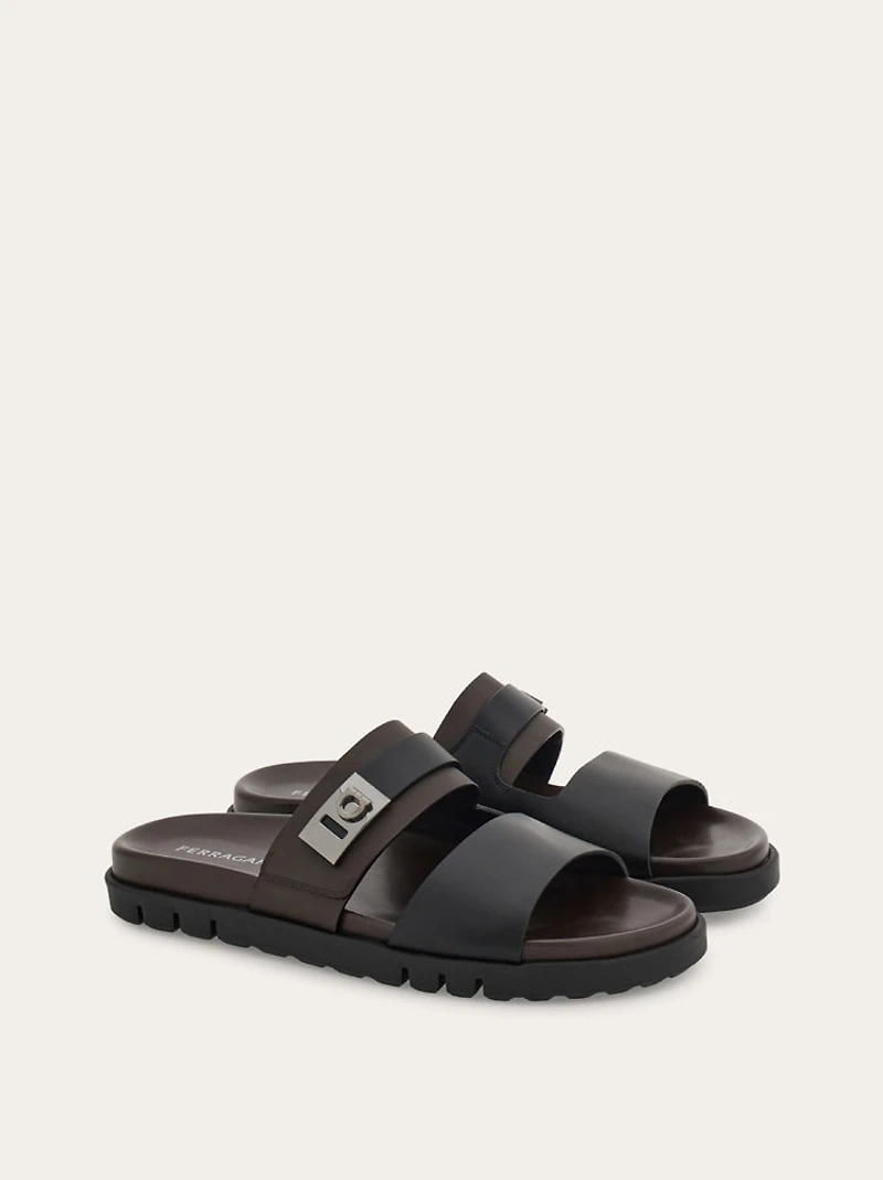 Chunky sandal with Hug buckle