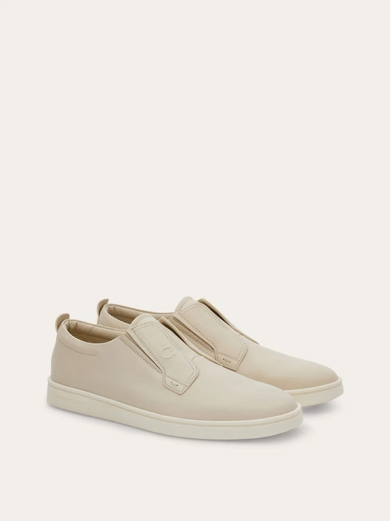 Derby slip on