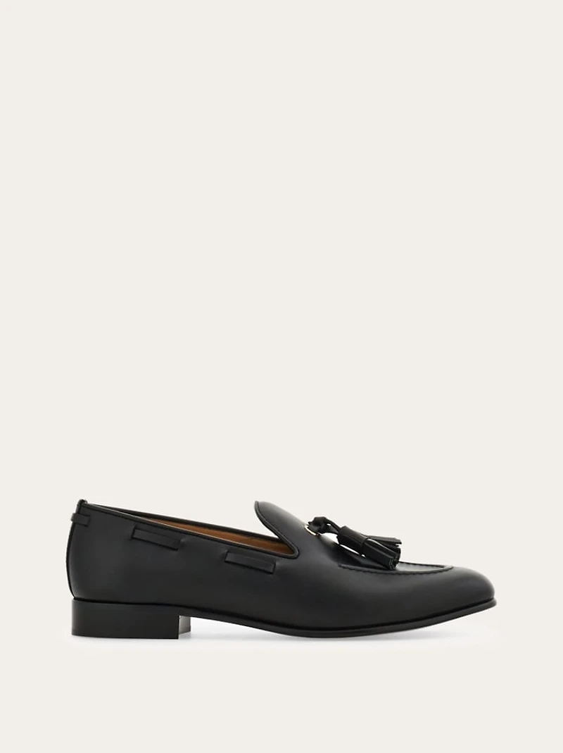 Loafer with tassel detail