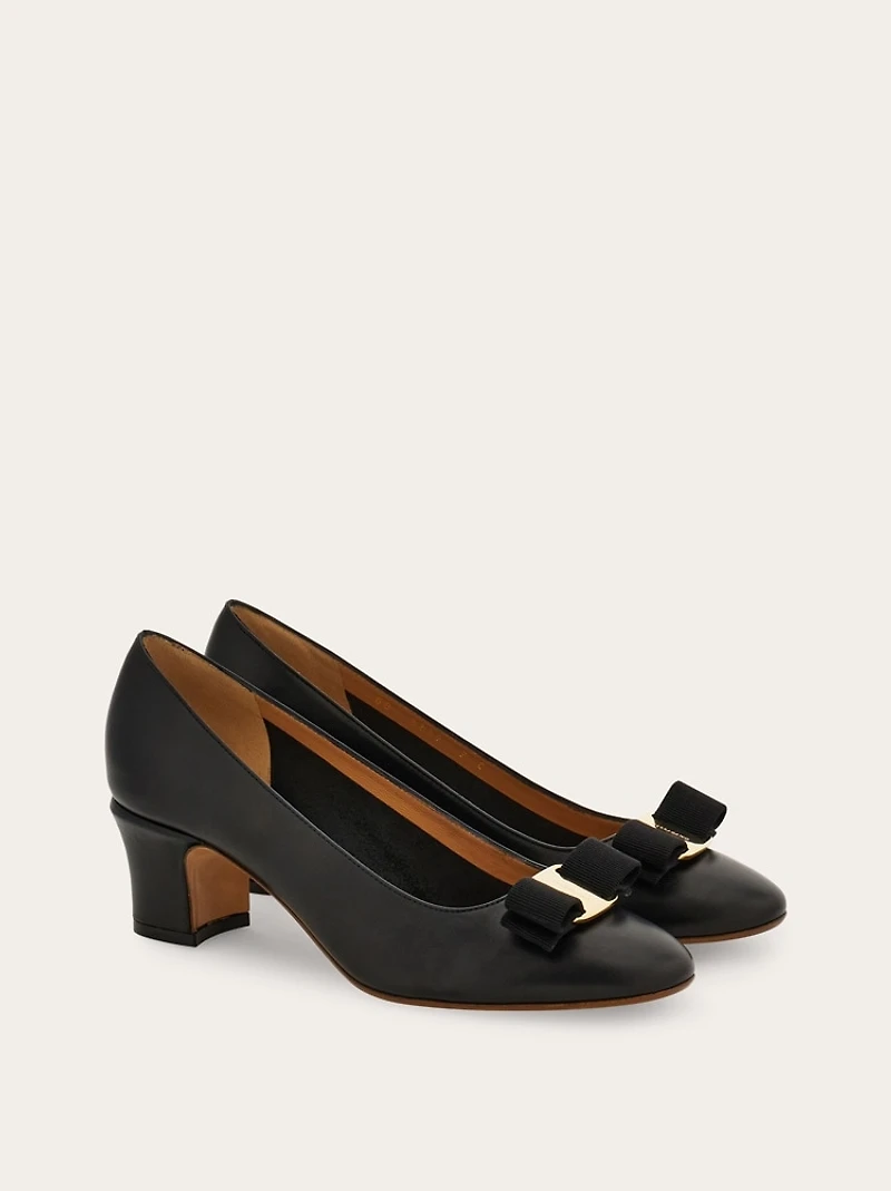 Vara bow block heel pump