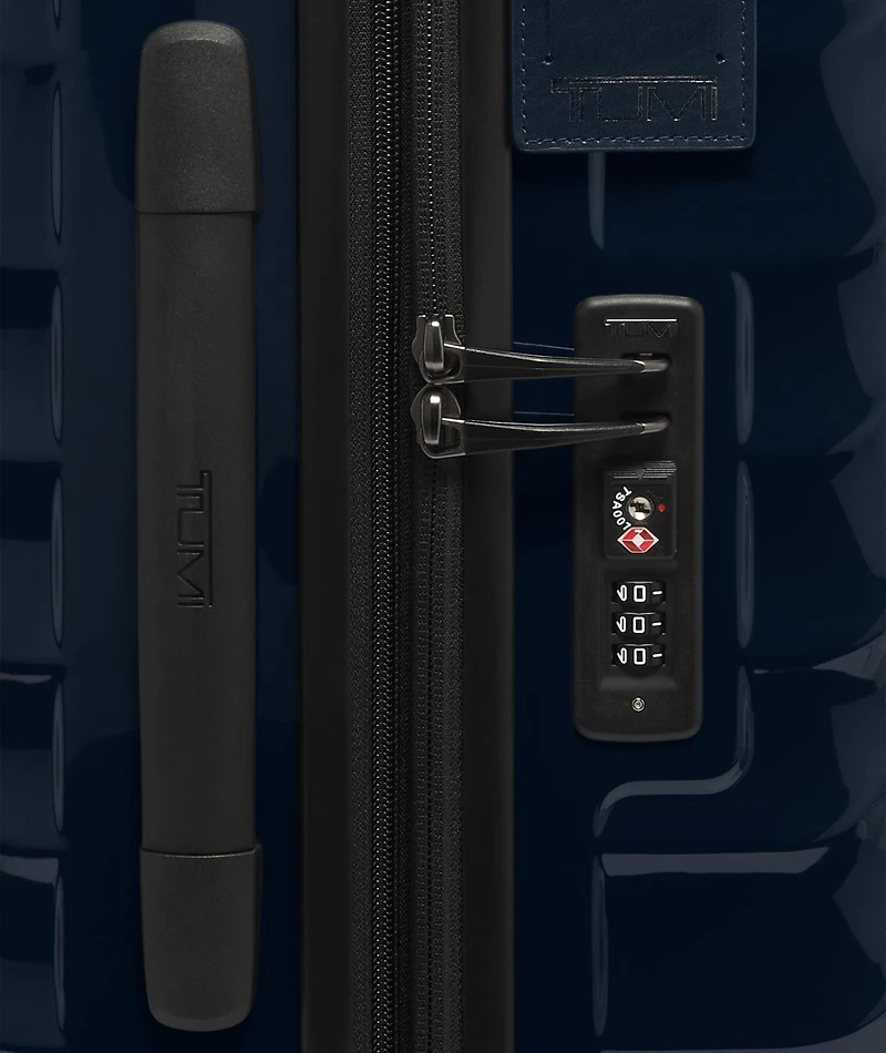 Short Trip Expandable 4-Wheel Packing Case