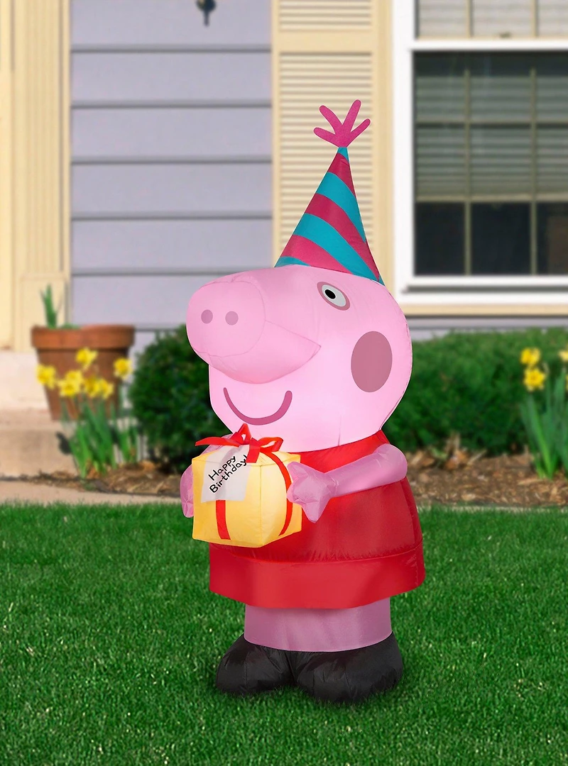 Peppa Pig With Birthday Cake Inflatable Décor