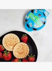 Uncanny Brands Sesame Street Cookie Monster Mini Waffle Maker