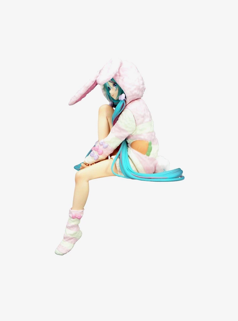 FuRyu Vocaloid Noodle Stopper Hatsune Miku Figure (Rabbit Ear Hood Ver.)