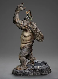 Iron Studios The Lord of the Rings Battle Diorama Series Cave Troll and Legolas Figure