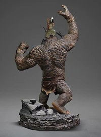 Iron Studios The Lord of the Rings Battle Diorama Series Cave Troll and Legolas Figure