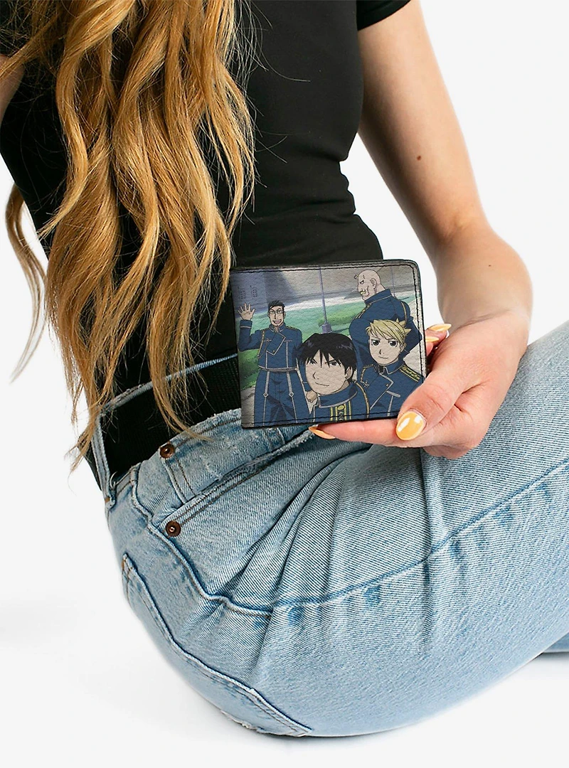 Fullmetal Alchemist: Brotherhood Six Character Yard Scene Bifold Wallet