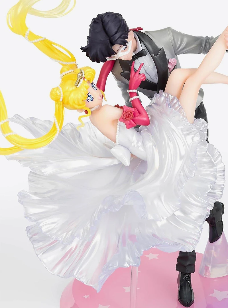 Bandai Namco Sailor Moon FiguartsZero Chouette Usagi and Tuxedo Mask (Moonlight Glow Edition) Figure