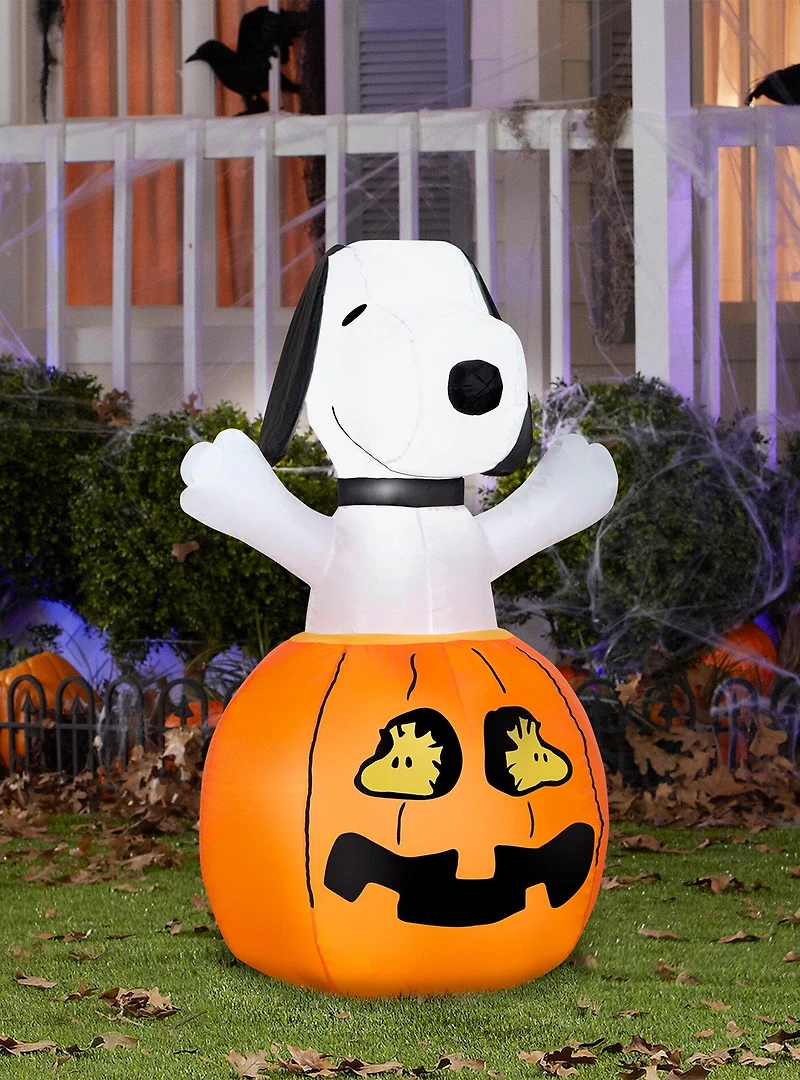 Peanuts Snoopy In Pumpkin with Woodstock Airblown