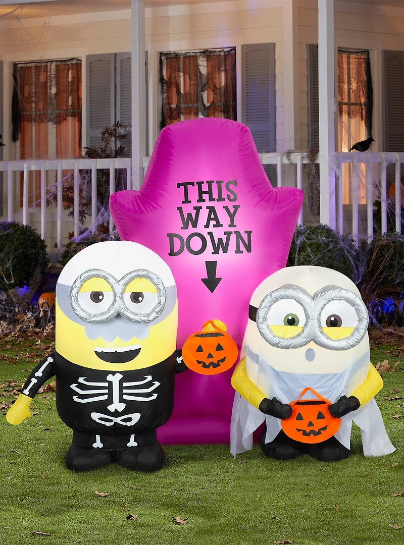 Minions Halloween Scene Airblown Inflatable