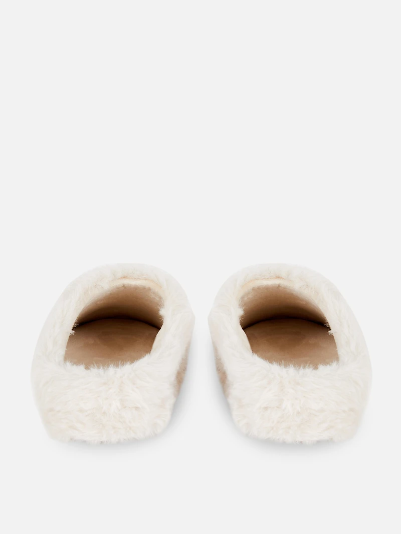 Disney's Winnie the Pooh Fluffy Slippers