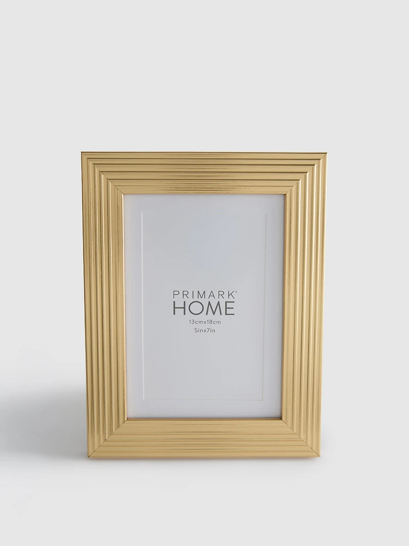 Ridged Photo Frame | 12x18cm (5x7in)