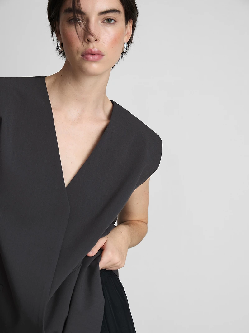 Relaxed Sleeveless Blazer