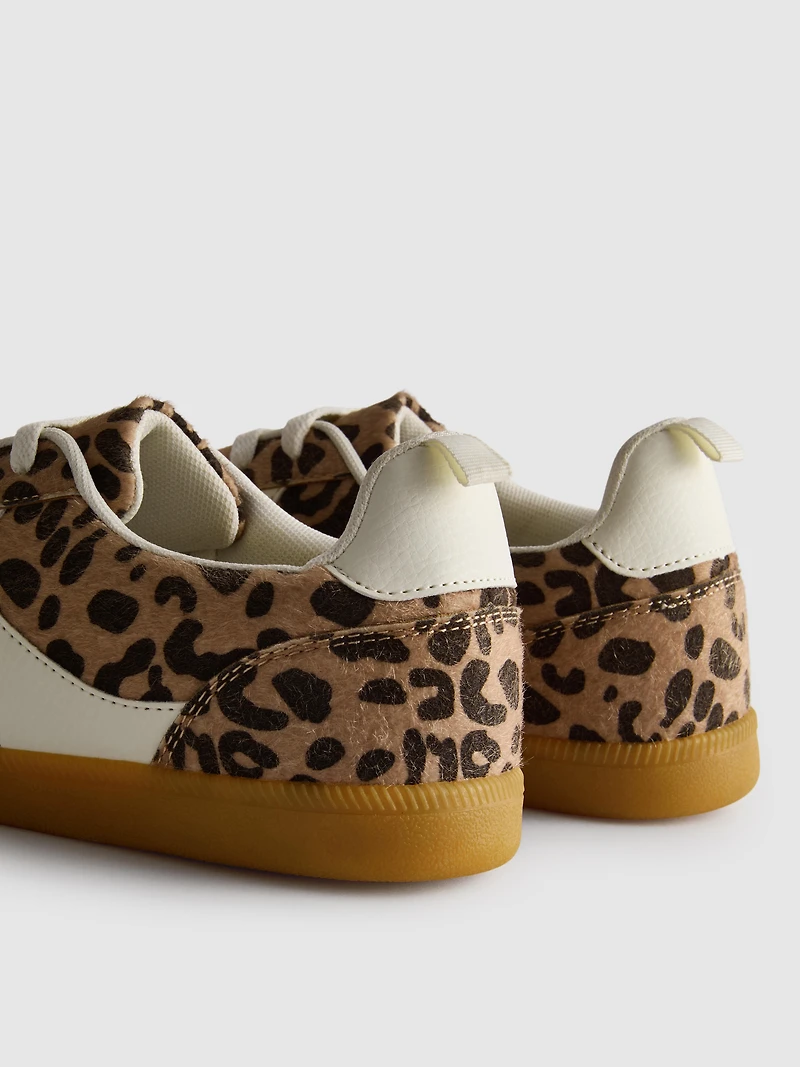 Gum Sole Low-Top Sneakers