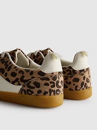 Gum Sole Low-Top Sneakers