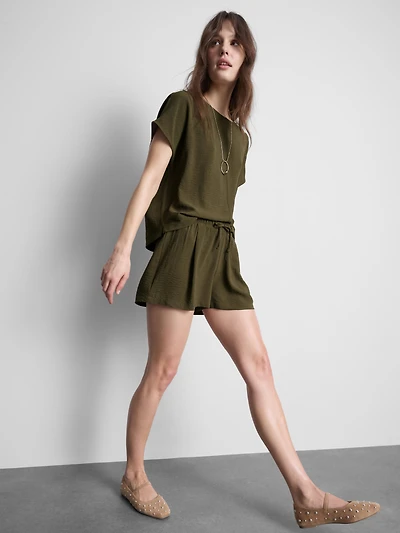 Relaxed Round Neck Air Flow Tee