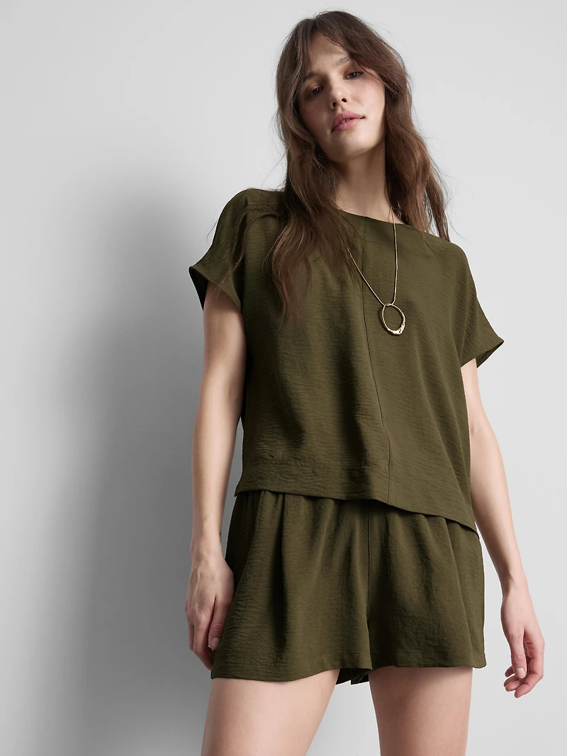 Relaxed Round Neck Air Flow Tee