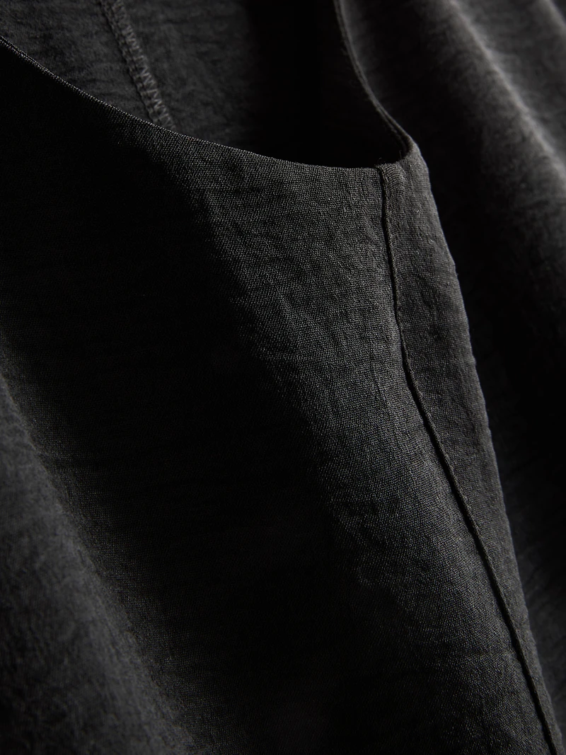 Relaxed Round Neck Air Flow Tee