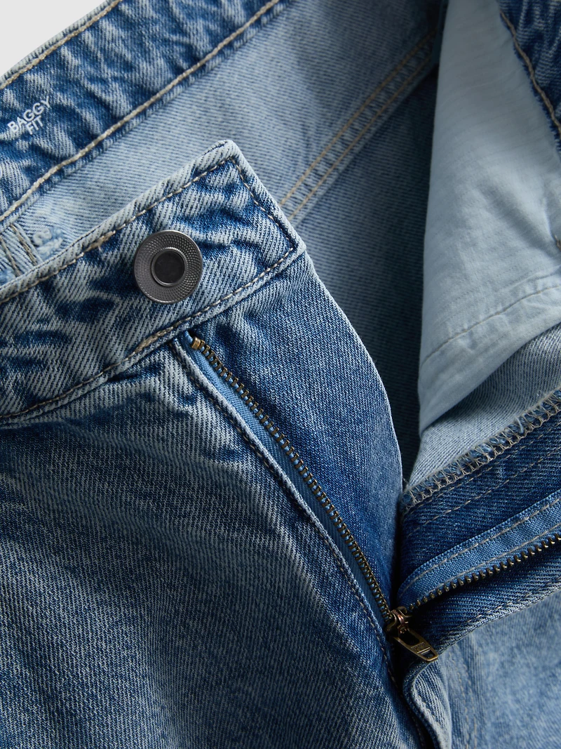 Mid-Rise Baggy Jeans