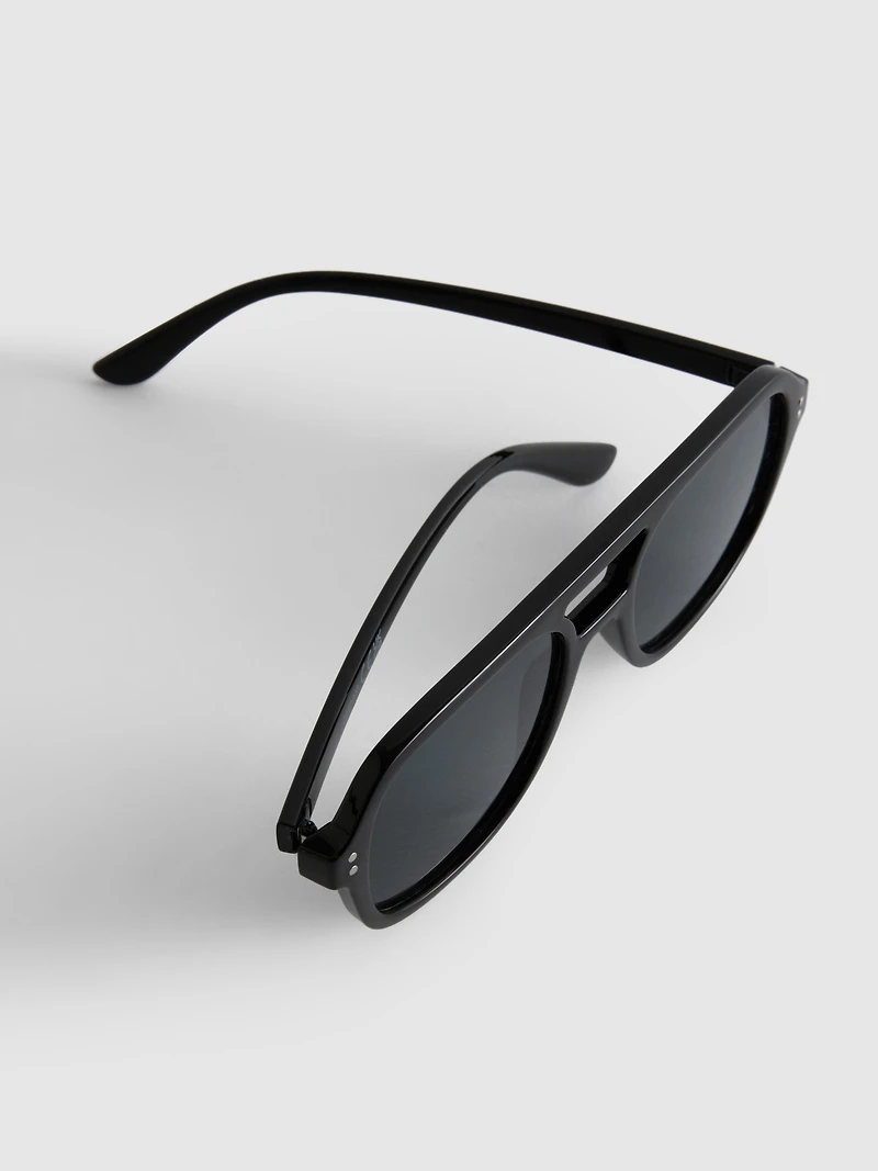 Aviator Style Sunglasses