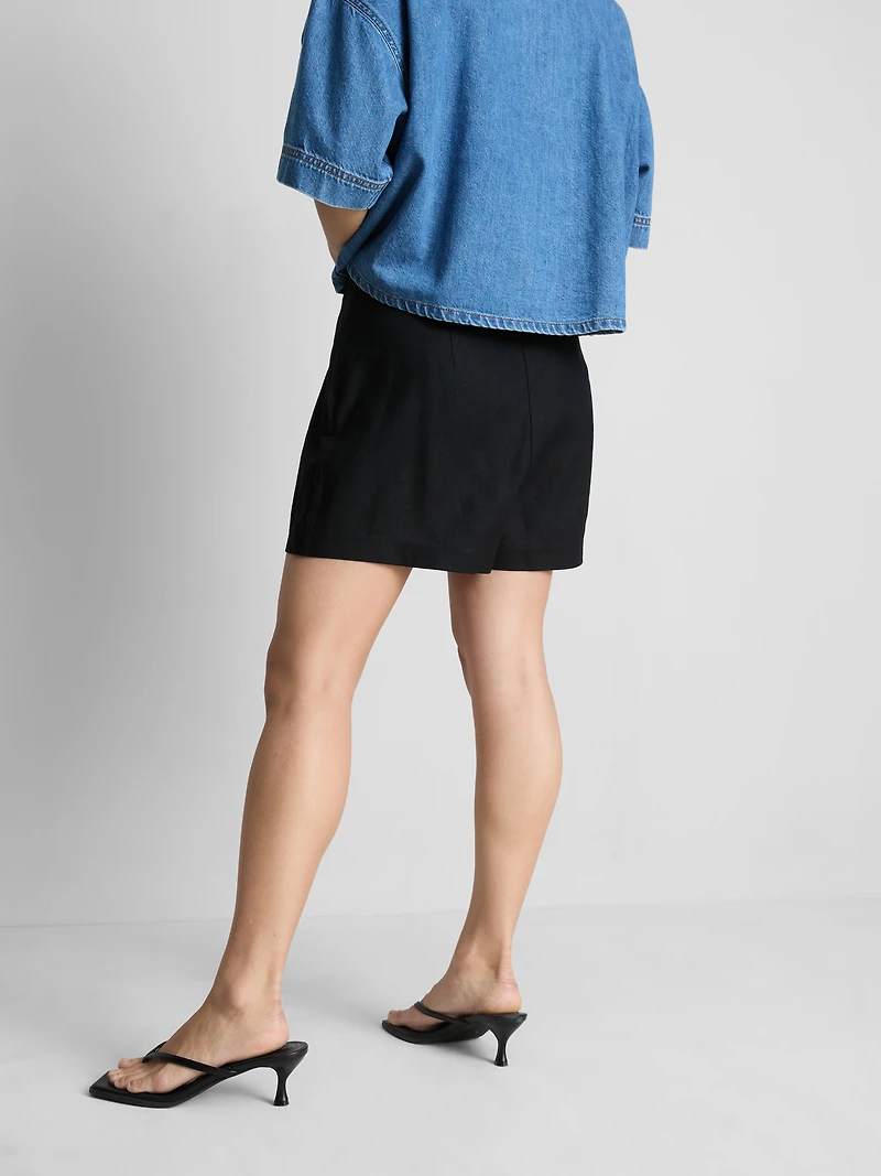 Linen Blend Pleated Shorts