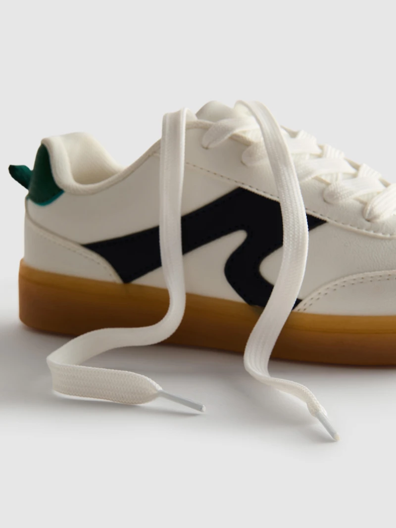 Gum Sole Low-Top Sneakers