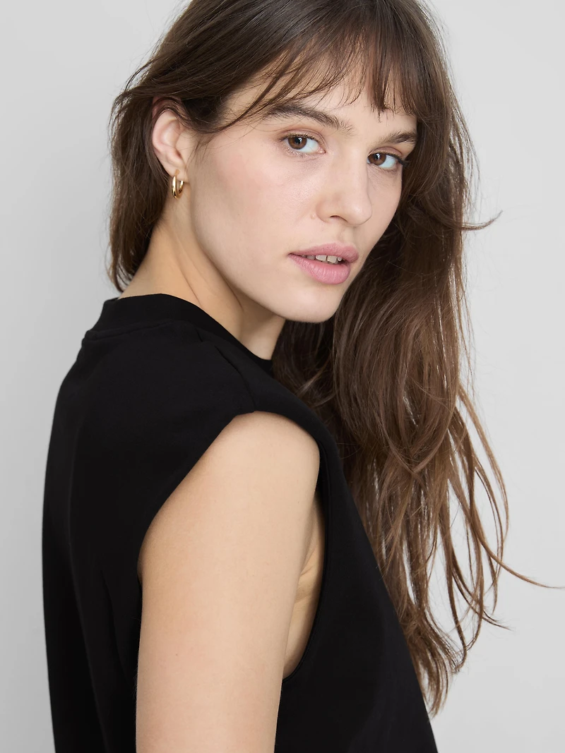 Cropped Sleeveless Shoulder Pad Tee