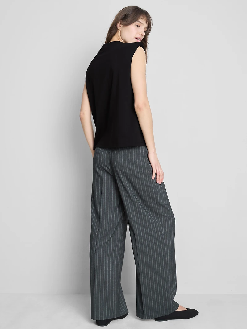 Cropped Sleeveless Shoulder Pad Tee