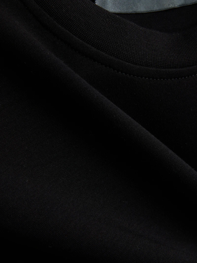 Cropped Sleeveless Shoulder Pad Tee