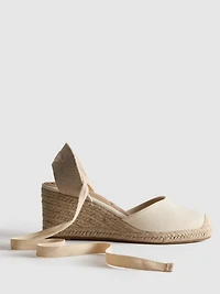 Closed Toe Tie Up Wedges