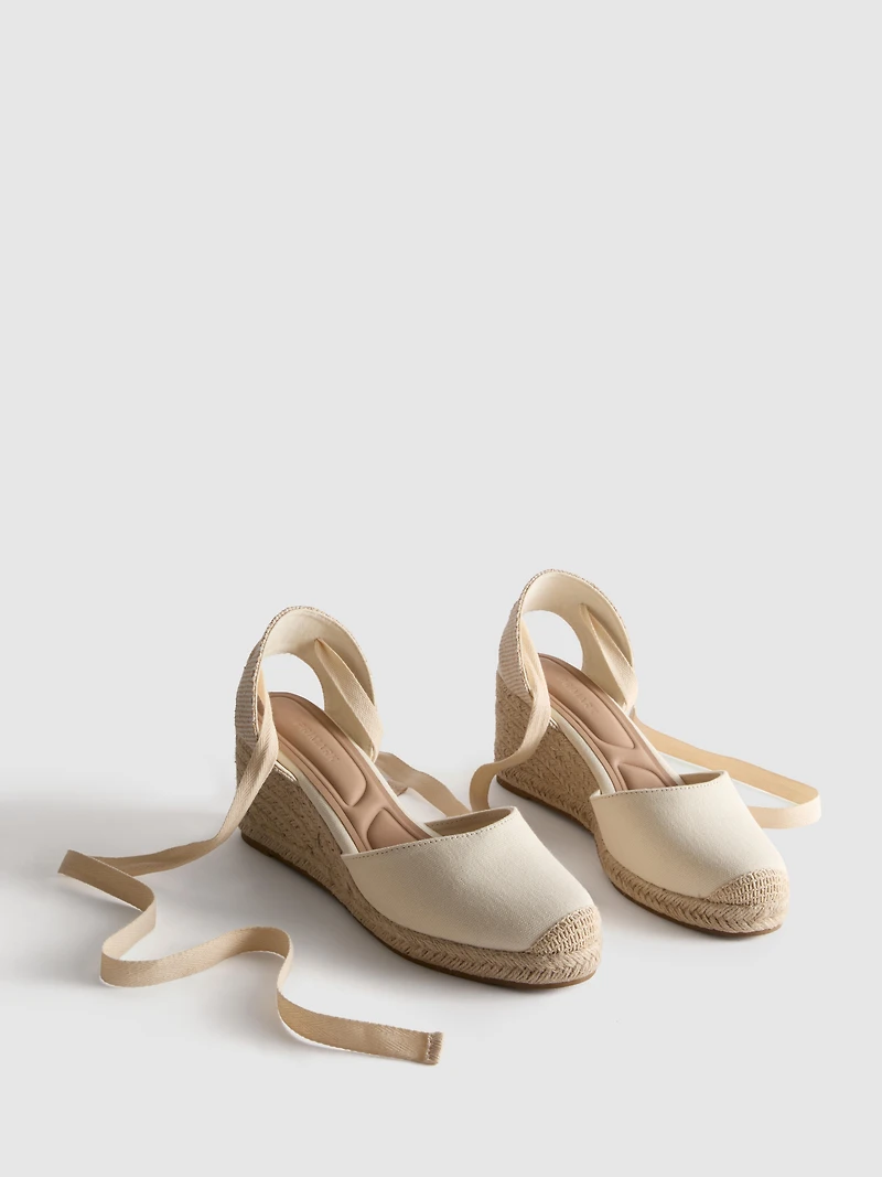 Closed Toe Tie Up Wedges