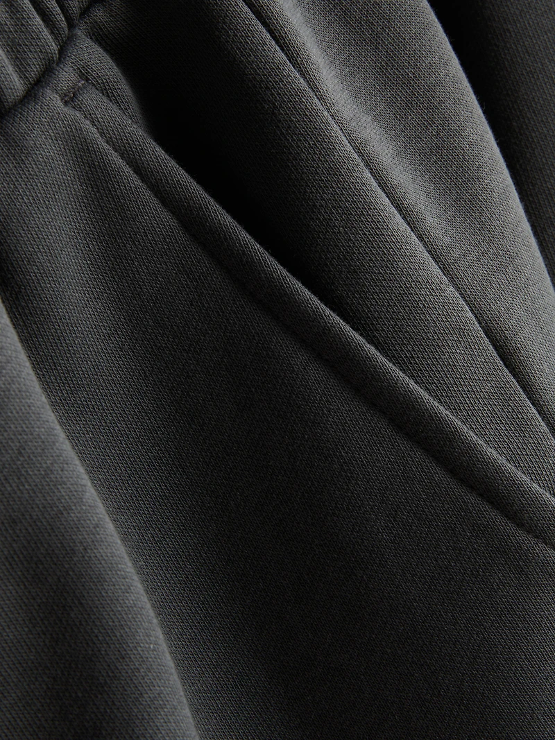 Studio Graphic Shorts