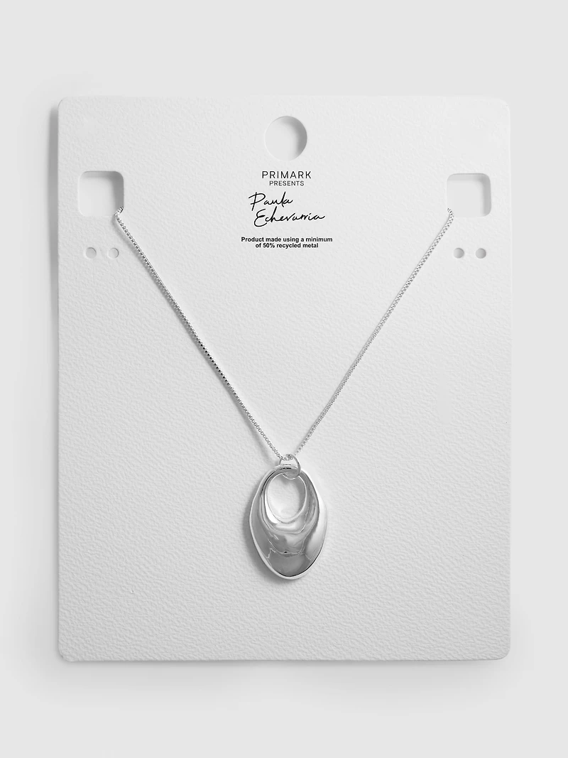 Paula Echevarría Oval Pendant Necklace