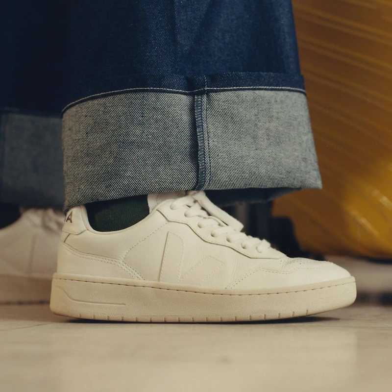 Unisex V-90 Leather Sneaker