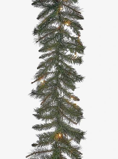 Pre-Lit Classic Green Garland