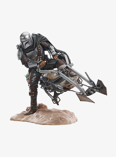 Diamond Select Toys Star Wars The Mandalorian Premier Collection Din Djarin with Speeder Bike Figure