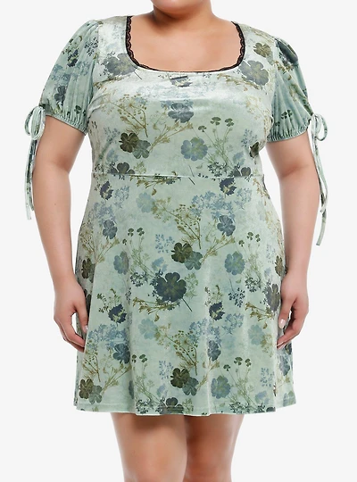 Daisy Street Green Floral Velvet Puff Sleeve Mini Dress Plus