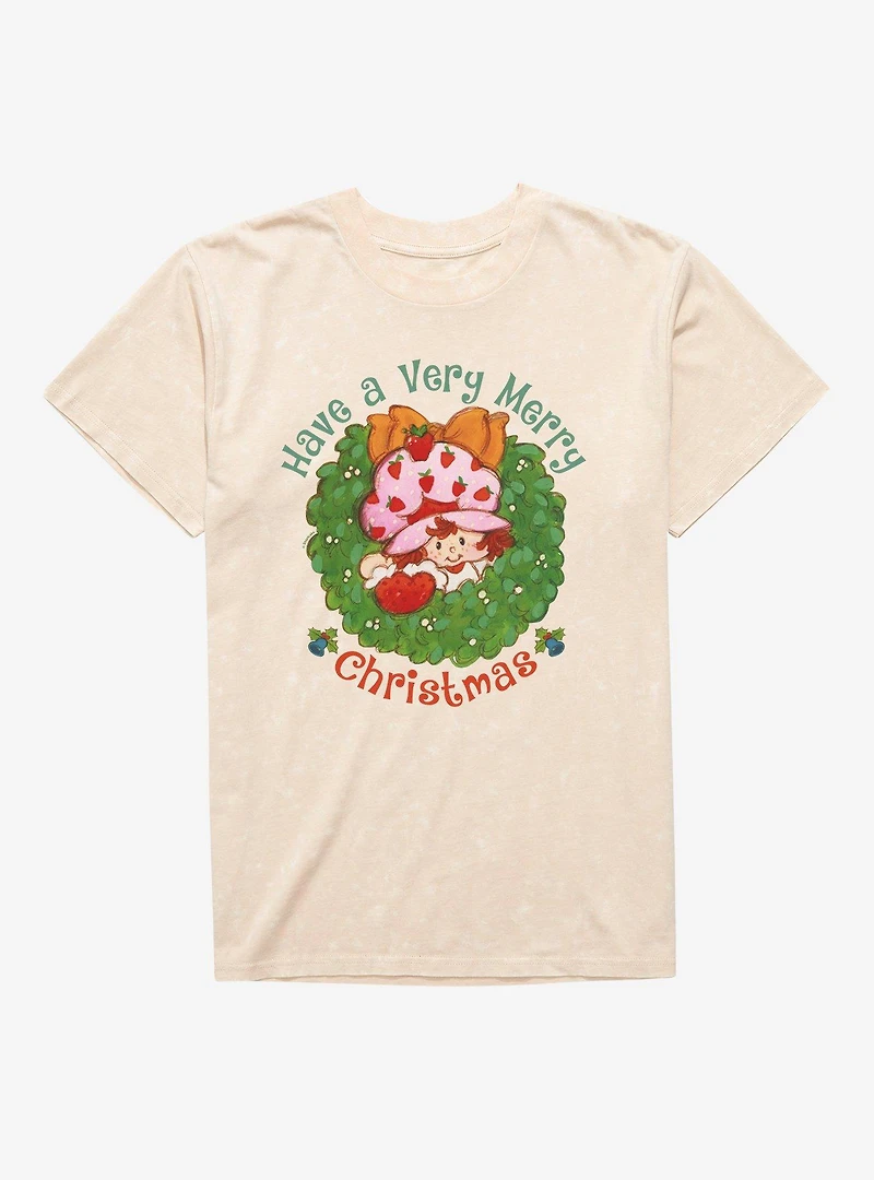 Strawberry Shortcake Merry Christmas Wreath Mineral Wash T-Shirt