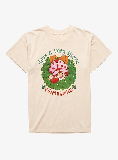 Strawberry Shortcake Merry Christmas Wreath Mineral Wash T-Shirt