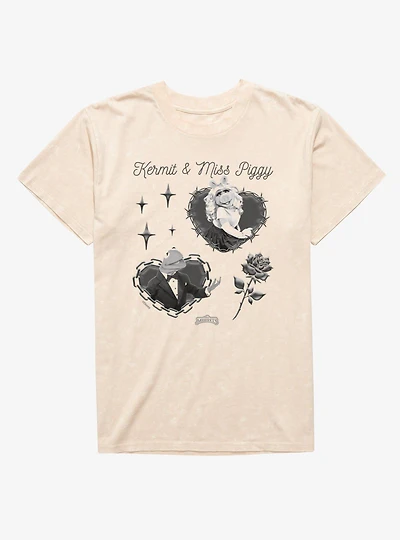Disney The Muppets Kermit & Miss Piggy Thorn Chain Hearts Mineral Wash T-Shirt