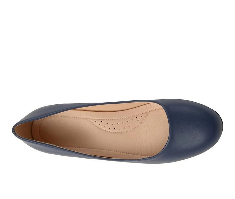 Women's Journee Collection Saar Pumps