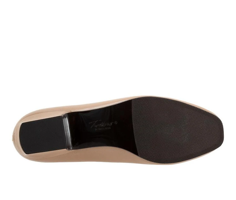 Women's Trotters Doris Pumps