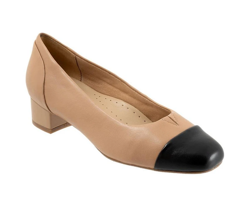 Women's Trotters Daisy Pumps