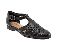 Women's Trotters Leatha Open Weave Flats