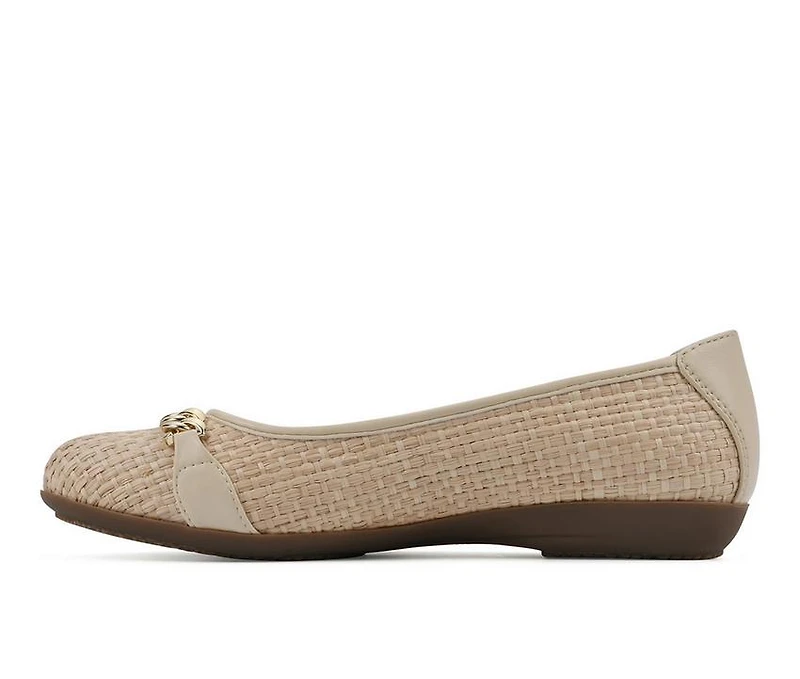 Women's Cliffs by White Mountain Charmed Flats