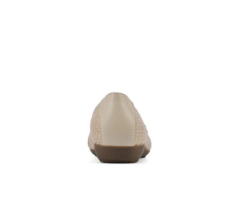 Women's Cliffs by White Mountain Charmed Flats