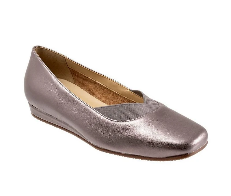Women's Softwalk Viana Flats